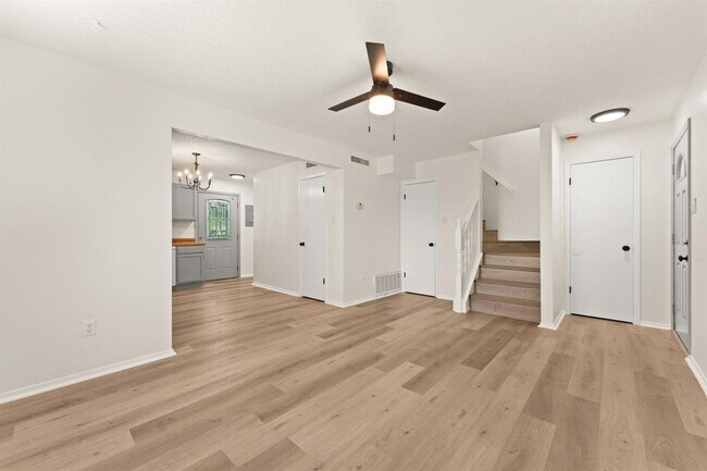 Foto del edificio - 15205 Cavalier Canyon Dr