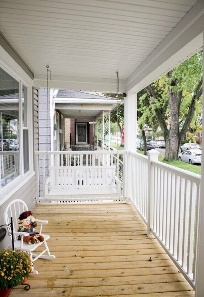 Foto del edificio - 5654 W Byron St