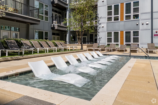 Piscina estilo resort - Uptown 550