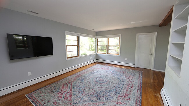 Building Photo - 313 Loop Rd