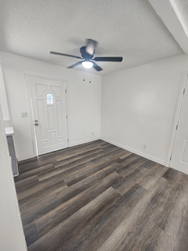 Foto del edificio - 1451 W 146th St