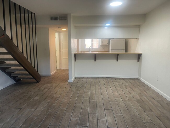 Building Photo - 4504 Tierra Verde St