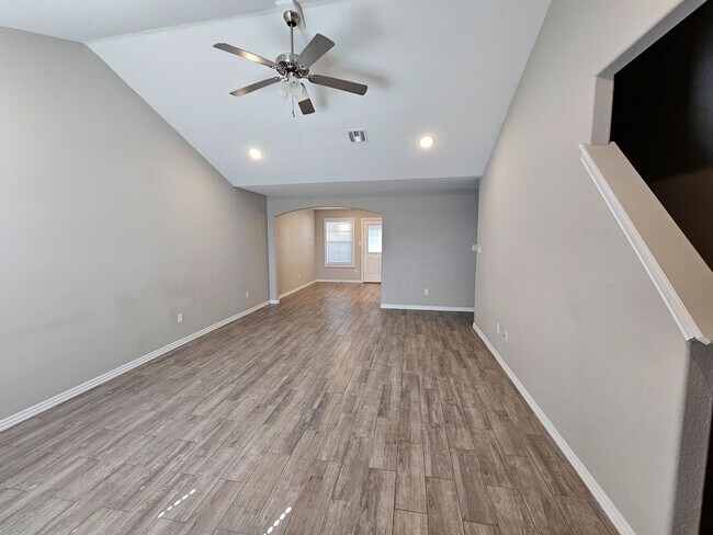 Building Photo - Spacious 3B/2.5B Townhome in Chaffee Cross...