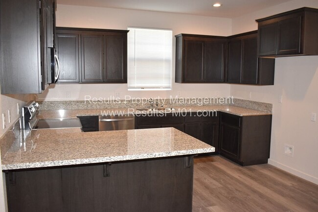 Building Photo - Stunning 4 Bedroom Home in Winding Meadow Village