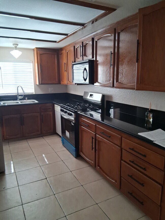 Foto del edificio - 115 E Cedar St