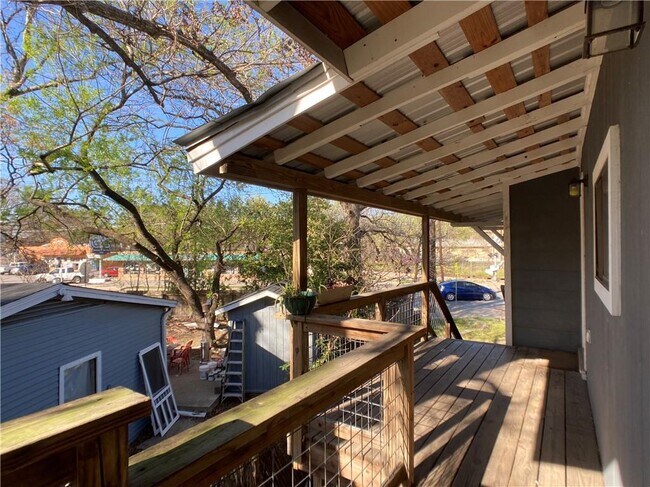Foto del edificio - 3714 Clarkson Ave