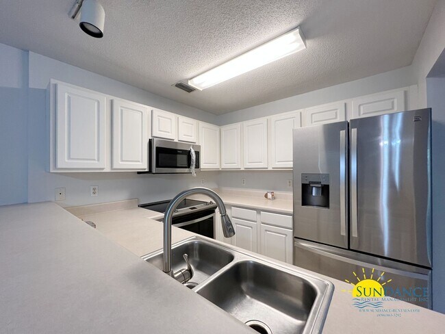 Building Photo - Spacious 2 Bedroom Townhouse near Hurlburt...