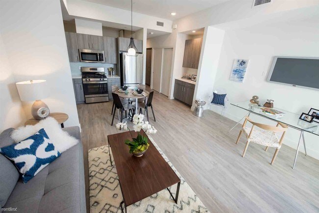 Building Photo - 1 br, 1 bath Apartment - 2525 West Loop S 227