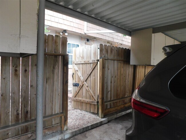 Foto del edificio - 472 N Post Oak Ln