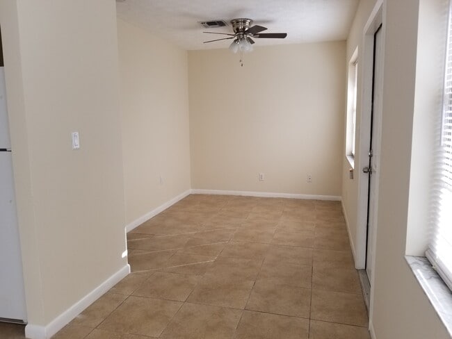 Foto del edificio - 2326 Monroe St