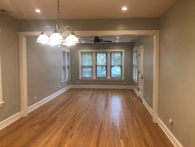 Building Photo - 5553 N Linder Ave