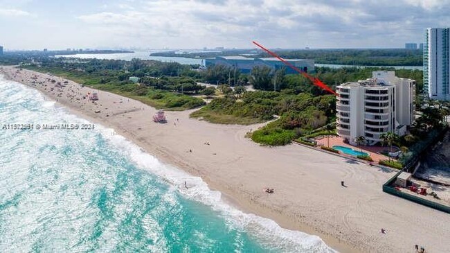 Building Photo - 15645 Collins Ave