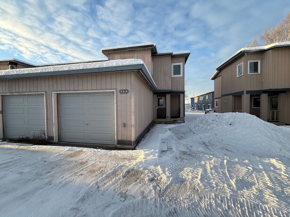 Primary Photo - 2806 S Barnette St