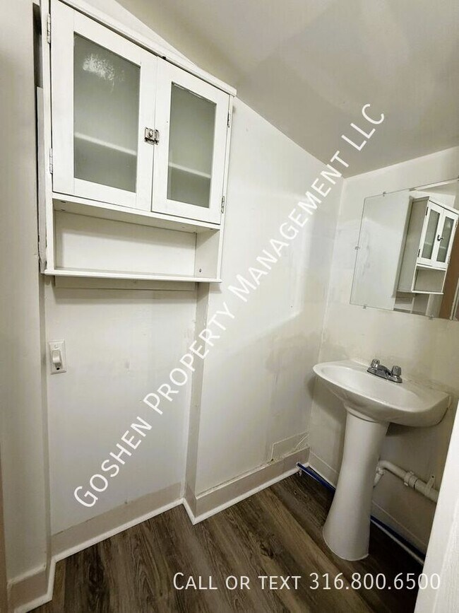 Building Photo - 1023 S Millwood-
