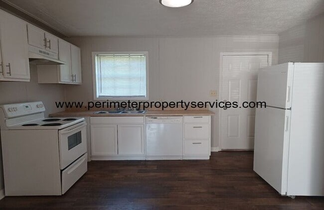 Building Photo - Come See this Amazing Apartment Today!
