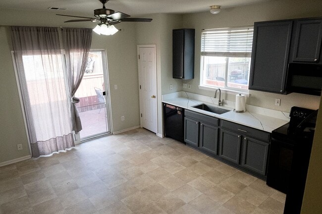 Building Photo - 462 Chambers Way