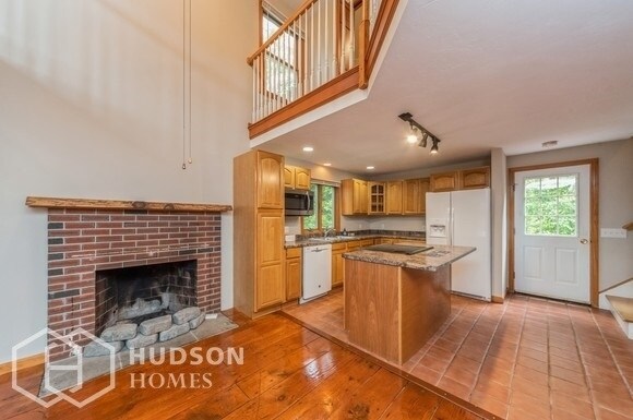 Building Photo - NOW AVAILABLE! 10 W Ave, Spencer, MA, 01562