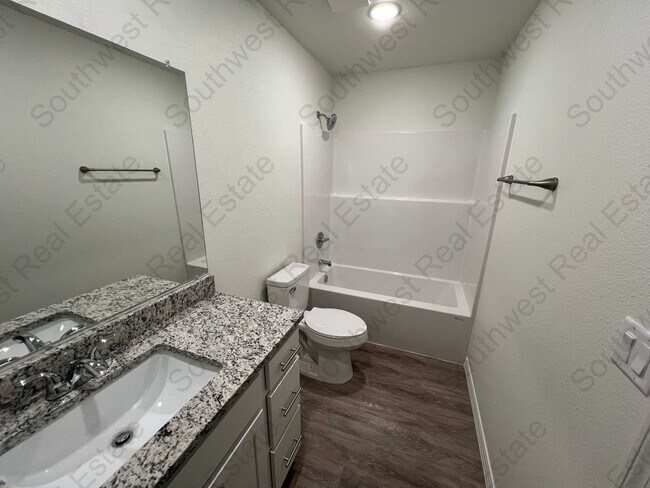 Foto del edificio - 2121 Bobwhite Ct