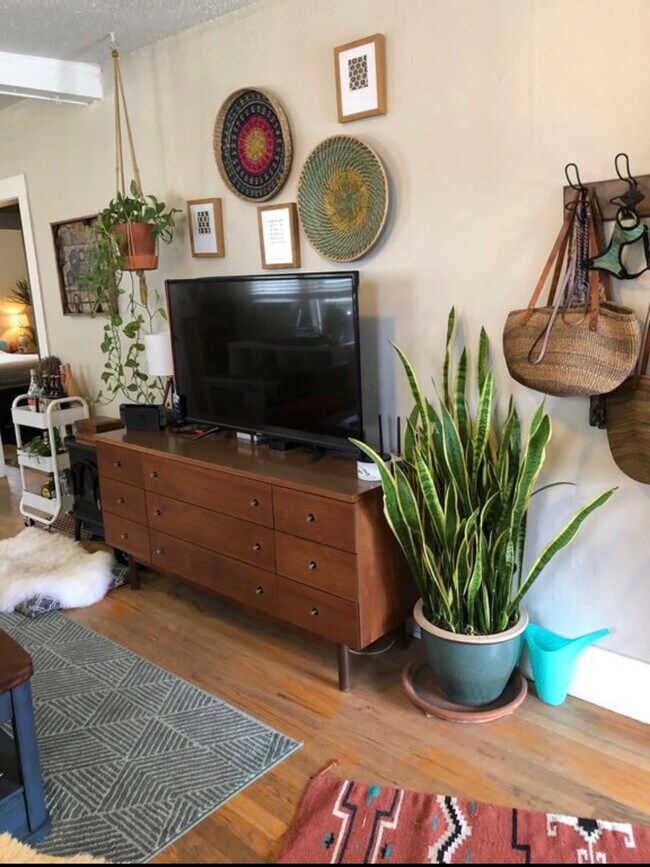 Foto del edificio - 2621 N Columbine St