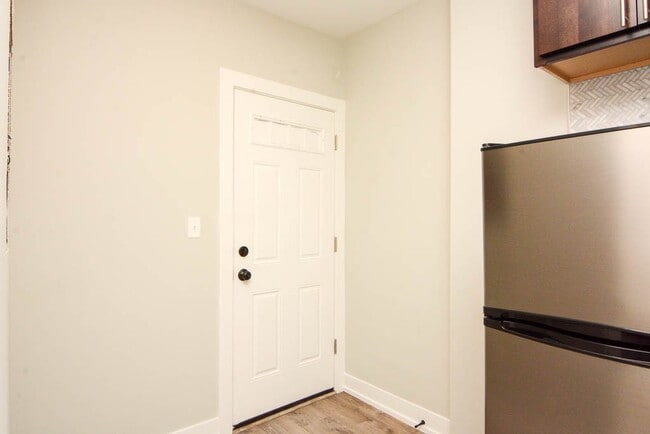 Building Photo - 436 W Belden