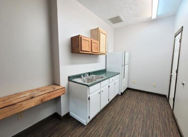 Foto del edificio - 109 E Quitman St