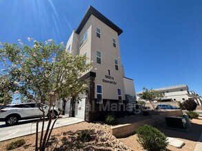 Building Photo - 5801 S Garnet Dr