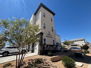 Building Photo - 5801 S Garnet Dr