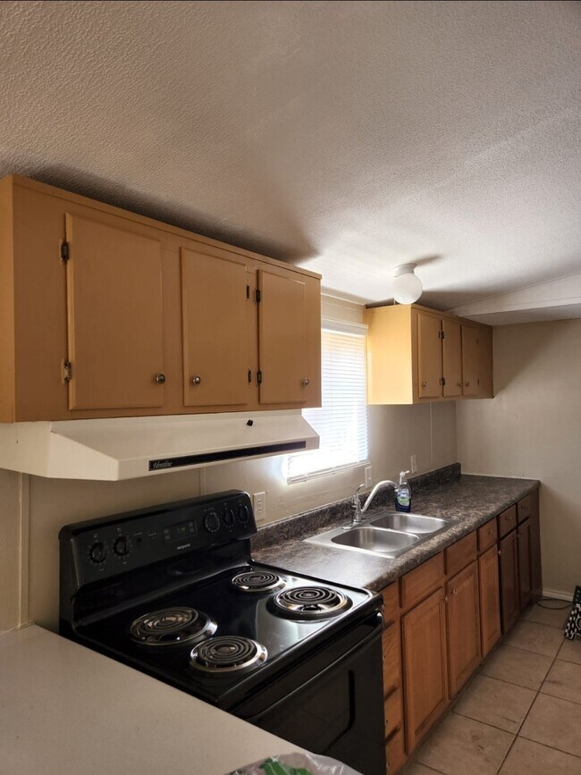 Foto del edificio - 421 E Zipp Rd