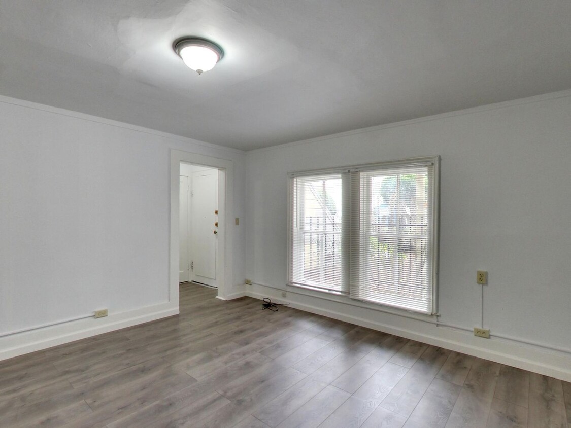 Primary Photo - One Bedroom Available Now in Pac Heights!!