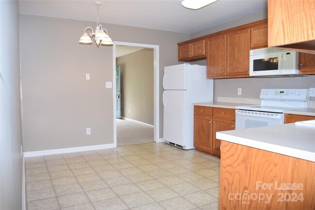 Building Photo - 2820 12th Ave SW