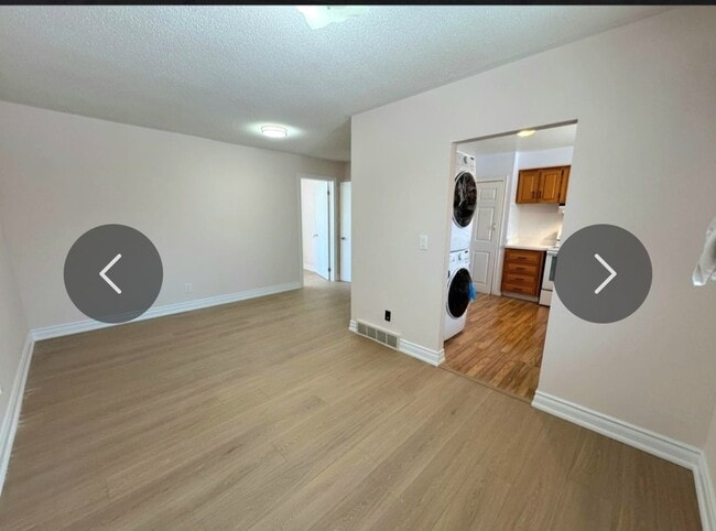 Building Photo - 20 Lambard Cres