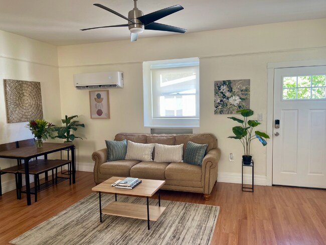 Foto del edificio - 313 E Pasadena St