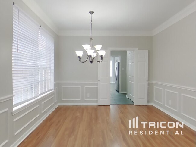 Foto del edificio - 7302 Emerald Glen Dr