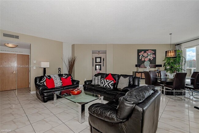 Foto del edificio - 2 br, 2 bath Condo - 17275 Collins Ave # PH1