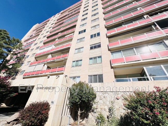 Building Photo - 1331 Park Ave SW
