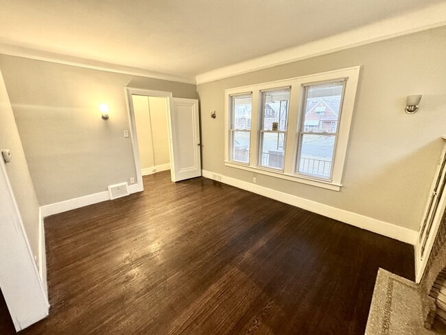 Building Photo - 14570 Lappin St