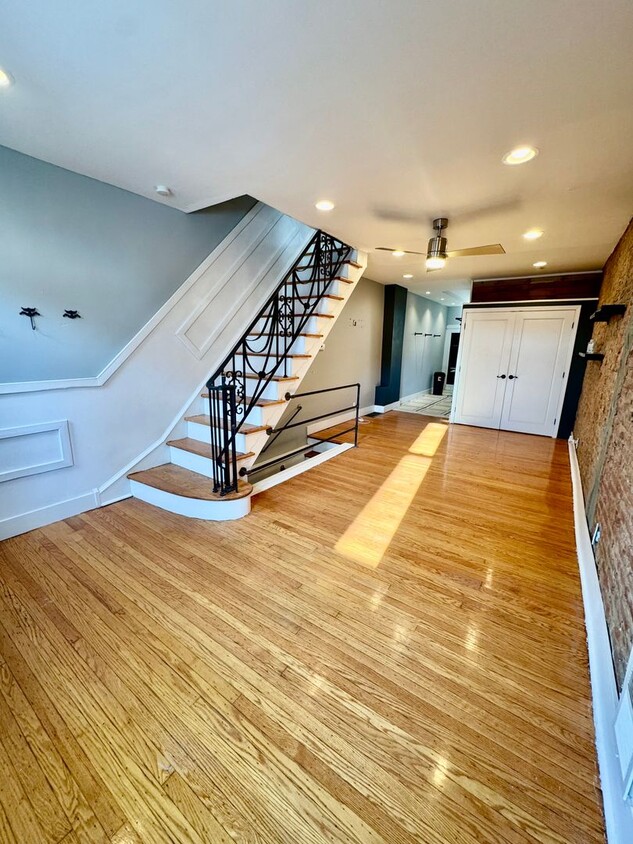 Foto principal - Updated Port Richmond Home