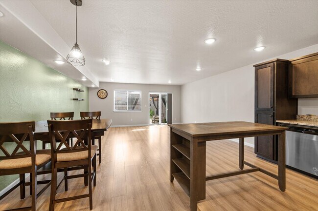 Foto del edificio - 7870 Phaedra Ln