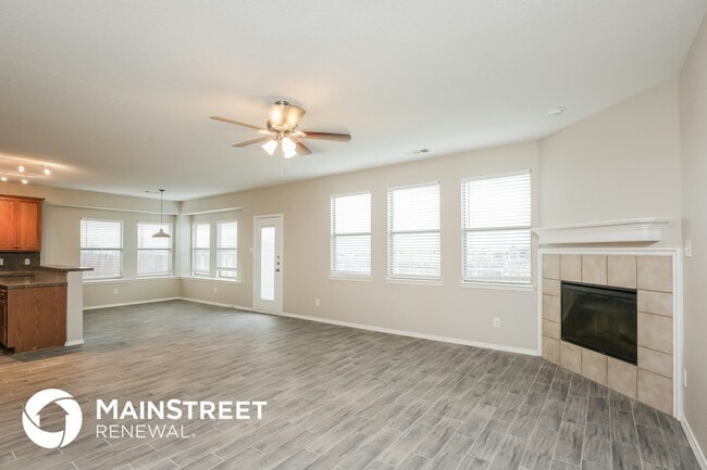 Building Photo - 533 Crown Oaks Dr