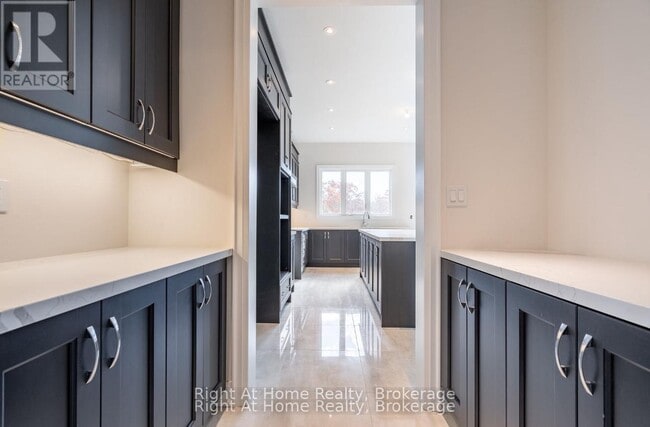 Building Photo - 94 Smokey Holw Pl