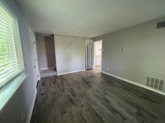 Building Photo - 33514 Berville Ct