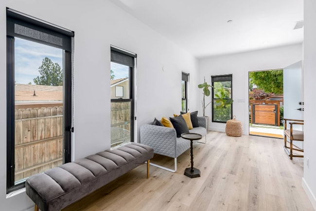 Foto del edificio - 5237 Irvington Pl