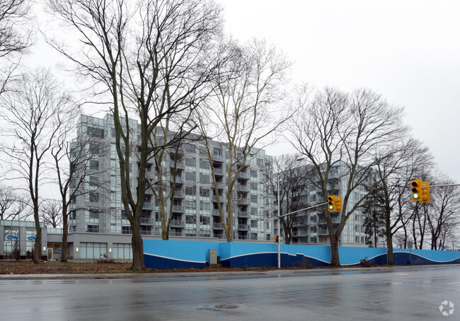 Building Photo - Bluwater Condominiums