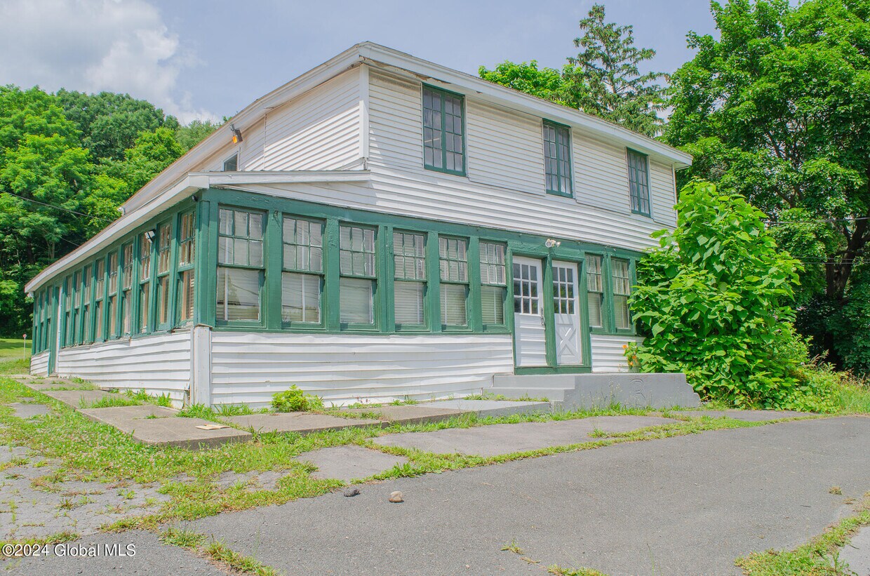 Foto principal - 1620 Columbia Turnpike