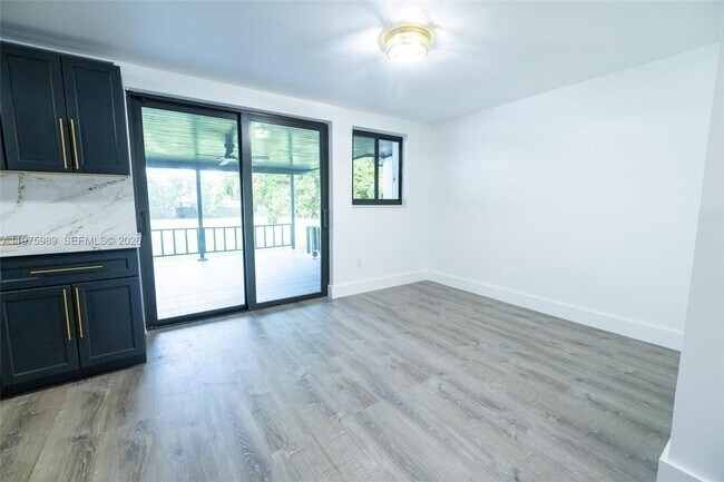 Foto del edificio - 3401 SW 17th St