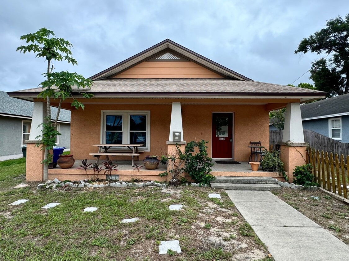 Primary Photo - 3 Bedroom 2 Bath in Lakeland