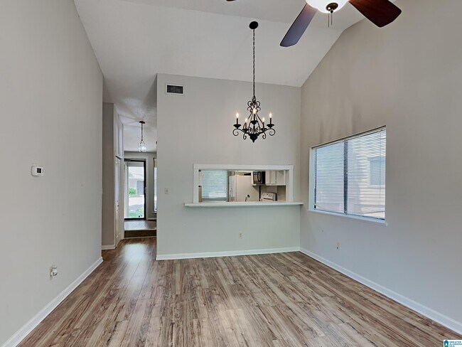 Building Photo - 2405 Falcon Pl