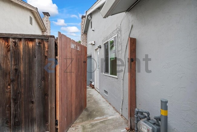 Building Photo - Unit 3