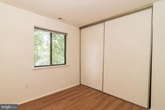 Building Photo - 2102 Jefferson Ct