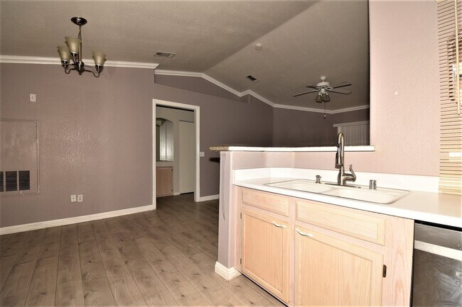 Foto del edificio - Stunning 1 Bed 1 Bath Condo On 2nd Floor at Opulence!